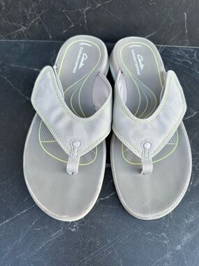 Clarks Cloudsteppers Glide Post Flip-flop Sandals Sz 10 gray